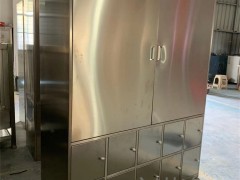 车间双面标本柜安装