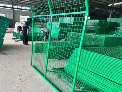 公路防护隔离网 铁路防护栅栏 玖龙盛邦源头厂家