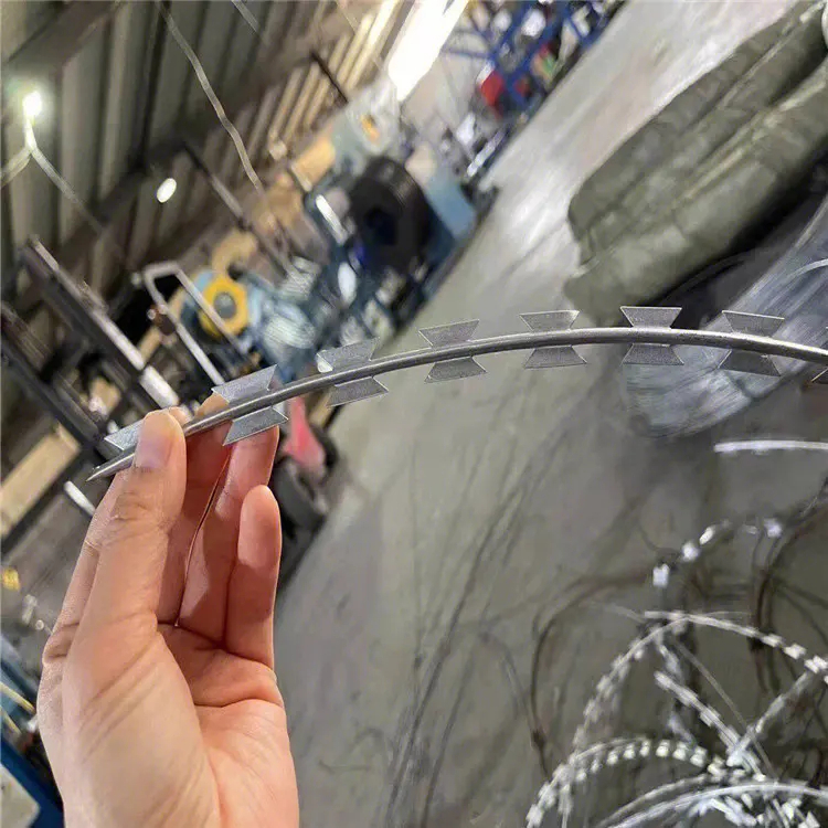 新疆刀片刺丝厂家  阿克苏刺网联系电话